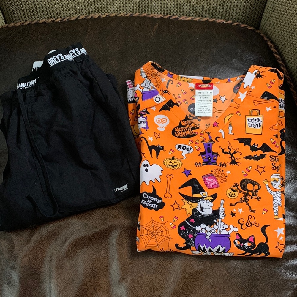 Scrub set